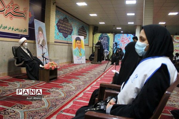 دیدار جمعی از نخبگان و اعضای تشکل‌های دانش‌آموزی دختر با نماینده ولی فقیه در استان و امام جمعه بوشهر