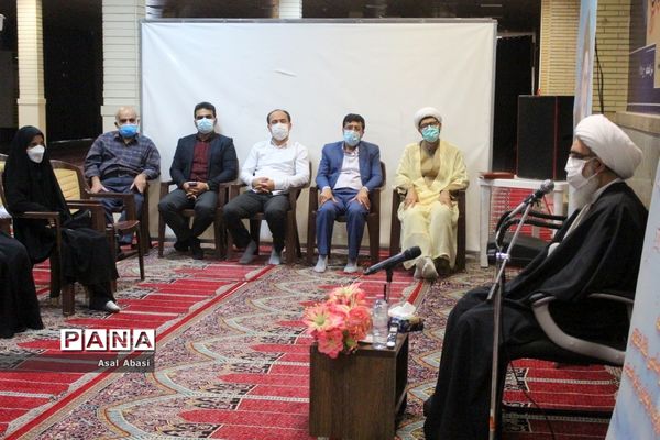 دیدار جمعی از نخبگان و اعضای تشکل‌های دانش‌آموزی دختر با نماینده ولی فقیه در استان و امام جمعه بوشهر