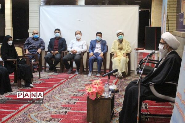 دیدار جمعی از نخبگان و اعضای تشکل‌های دانش‌آموزی دختر با نماینده ولی فقیه در استان و امام جمعه بوشهر
