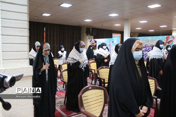 دیدار جمعی از نخبگان و اعضای تشکل‌های دانش‌آموزی دختر با نماینده ولی فقیه در استان و امام جمعه بوشهر