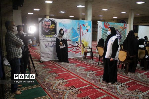 دیدار جمعی از نخبگان و اعضای تشکل‌های دانش‌آموزی دختر با نماینده ولی فقیه در استان و امام جمعه بوشهر