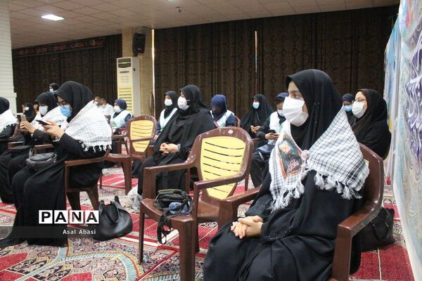 دیدار جمعی از نخبگان و اعضای تشکل‌های دانش‌آموزی دختر با نماینده ولی فقیه در استان و امام جمعه بوشهر