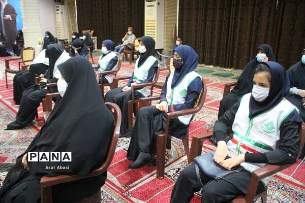 دیدار جمعی از نخبگان و اعضای تشکل‌های دانش‌آموزی دختر با نماینده ولی فقیه در استان و امام جمعه بوشهر