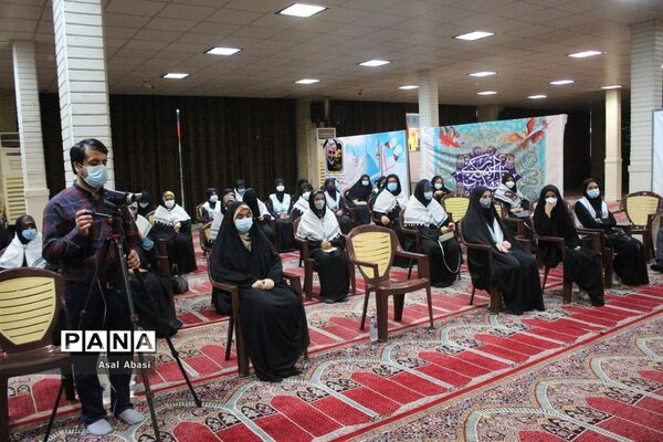 دیدار جمعی از نخبگان و اعضای تشکل‌های دانش‌آموزی دختر با نماینده ولی فقیه در استان و امام جمعه بوشهر