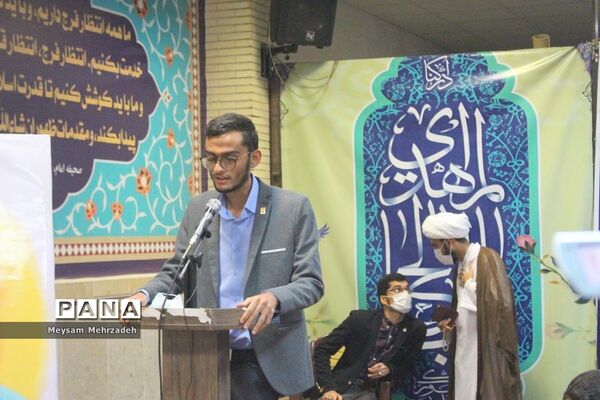 دیدار جمعی از نخبگان و اعضای تشکل‌های دانش آموزی  پسربا نماینده ولی فقیه در استان و امام جمعه بوشهر