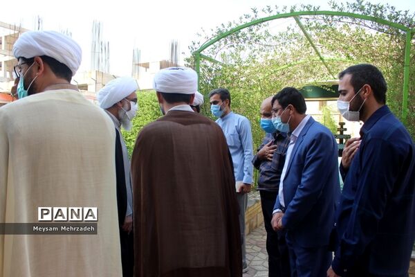 دیدار جمعی از نخبگان و اعضای تشکل‌های دانش آموزی  پسربا نماینده ولی فقیه در استان و امام جمعه بوشهر