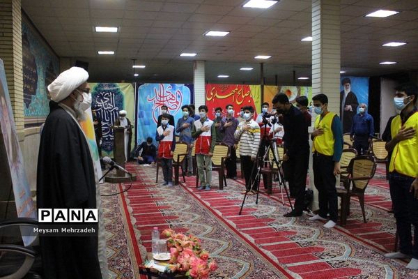 دیدار جمعی از نخبگان و اعضای تشکل‌های دانش آموزی  پسربا نماینده ولی فقیه در استان و امام جمعه بوشهر