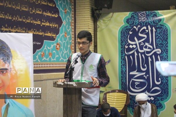 دیدار جمعی از نخبگان و اعضای تشکل‌های دانش آموزی  پسربا نماینده ولی فقیه در استان و امام جمعه بوشهر