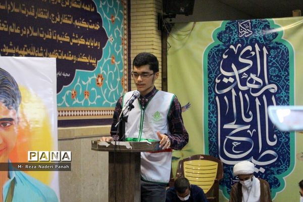 دیدار جمعی از نخبگان و اعضای تشکل‌های دانش آموزی  پسربا نماینده ولی فقیه در استان و امام جمعه بوشهر