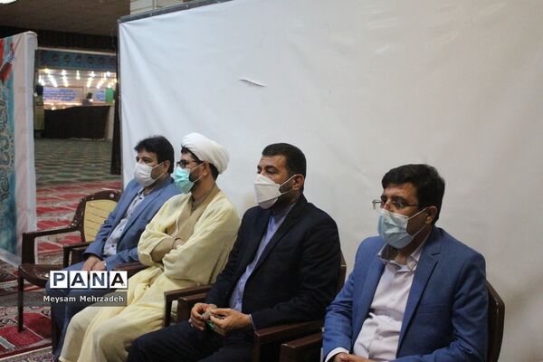 دیدار جمعی از نخبگان و اعضای تشکل‌های دانش آموزی  پسربا نماینده ولی فقیه در استان و امام جمعه بوشهر