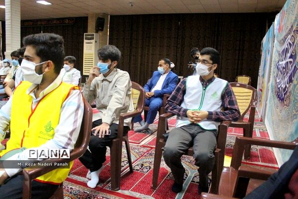 دیدار جمعی از نخبگان و اعضای تشکل‌های دانش آموزی  پسربا نماینده ولی فقیه در استان و امام جمعه بوشهر