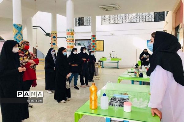 همایش روز آزمایشگاه در پژوهش سرای شهید خوشبخت بوشهر