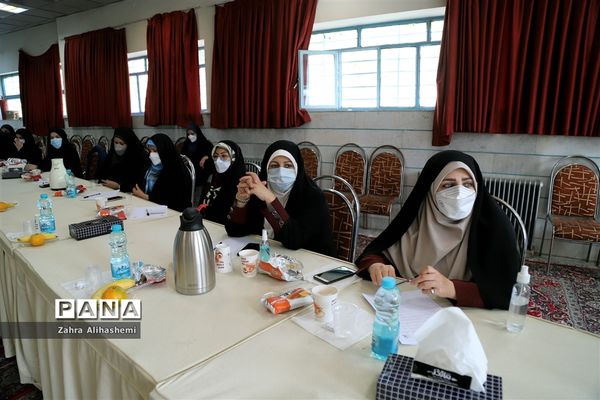 نشست کارشناس مسئولان و کارشناسان فرهنگی هنری، اردویی شهر تهران