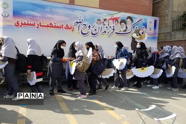 آمادگی دانش‌آموزان پیشتاز شهرستان قدس برای اجرای مانور تشکیلاتی