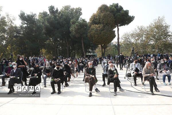 مراسم تشییع پیکر مرحومه ایران درودی هنرمند نقاش