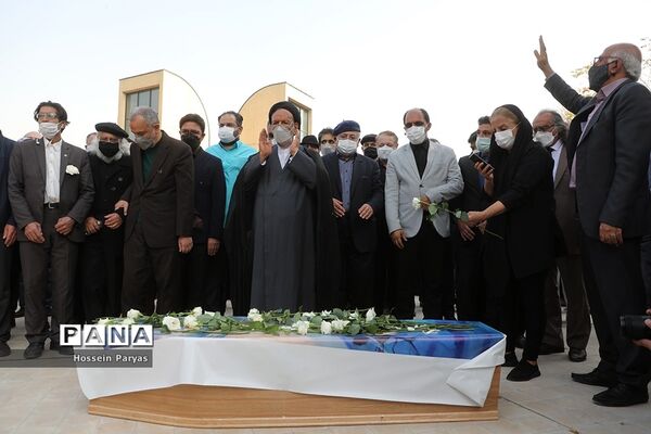 مراسم تشییع پیکر مرحومه ایران درودی هنرمند نقاش