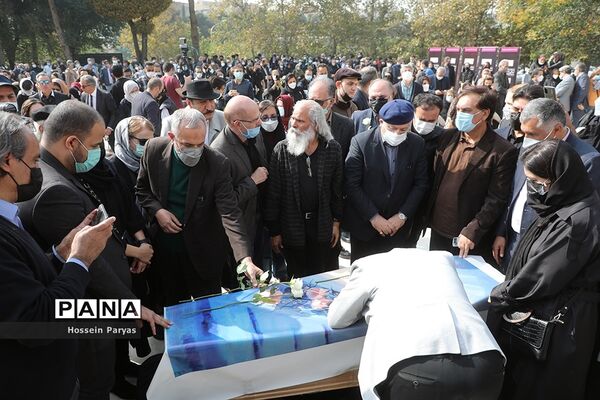 مراسم تشییع پیکر مرحومه ایران درودی هنرمند نقاش