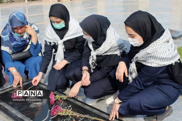 برنامه‌های هفته بسیج دانش‌آموزی در دبیرستان شاهد گلوگاه