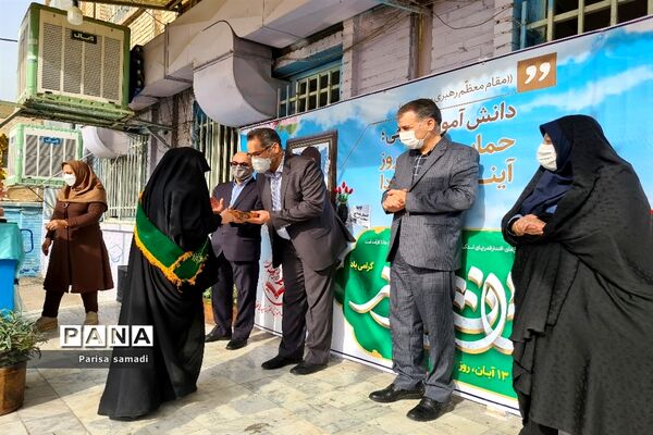 زنگ استکبار ستیزی در دبیرستان شهید منتظری منطقه ۱۳