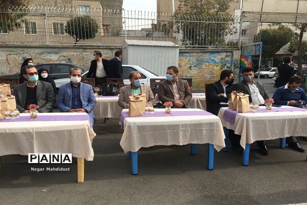 نواختن زنگ ملی مبارزه با استکبار جهانی در منطقه ۱۸