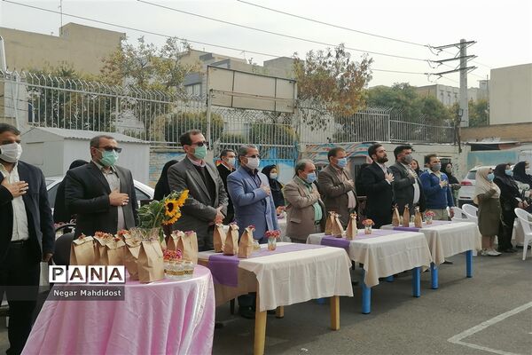 نواختن زنگ ملی مبارزه با استکبار جهانی در منطقه ۱۸