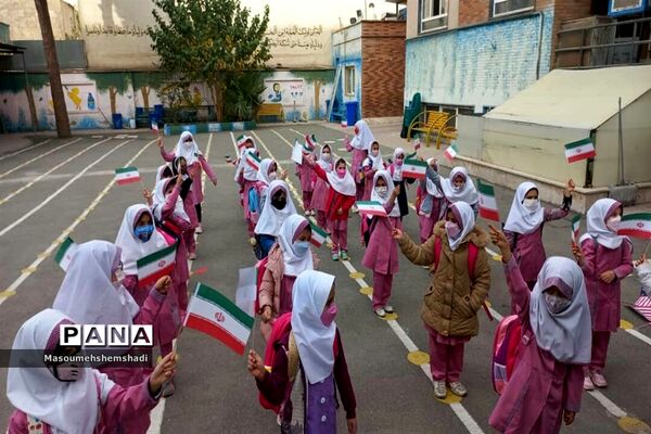 زنگ ملی مبارزه با استکبار جهانی  درمدارس منطقه ۱۲