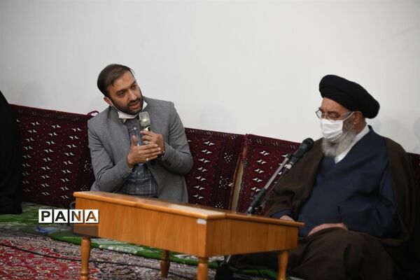 دیدارمسئولان و نمایندگان  تشکل‌های دانش‌آموزی استان اصفهان با نماینده ولی فقیه در استان اصفهان