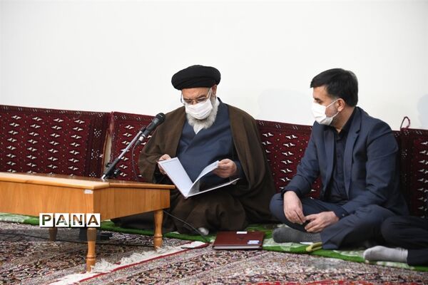 دیدارمسئولان و نمایندگان  تشکل‌های دانش‌آموزی استان اصفهان با نماینده ولی فقیه در استان اصفهان