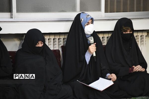دیدارمسئولان و نمایندگان  تشکل‌های دانش‌آموزی استان اصفهان با نماینده ولی فقیه در استان اصفهان