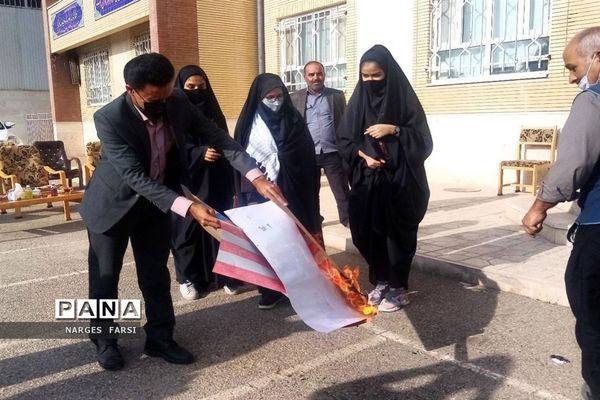 مراسم روز ملی استکبارستیزی در دبیرستان حضرت خدیجه قزل آباد