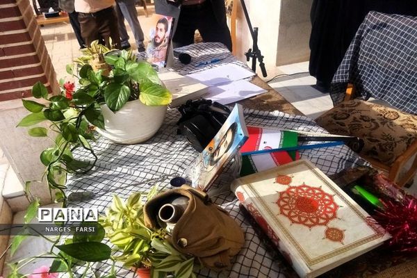 مراسم روز ملی استکبارستیزی در دبیرستان حضرت خدیجه قزل آباد