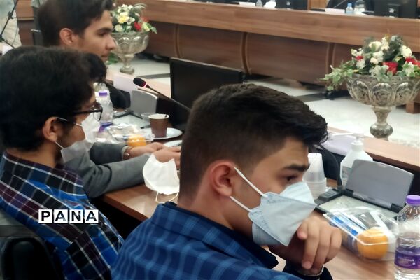 دیدار مسئولان و نمایندگان تشکل‌های دانش‌آموزی با استاندار اصفهان