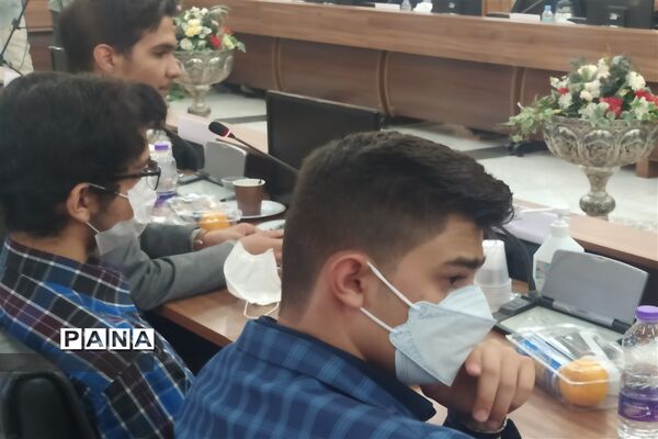 دیدار مسئولان و نمایندگان تشکل‌های دانش‌آموزی با استاندار اصفهان