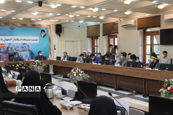 دیدار مسئولان و نمایندگان تشکل‌های دانش‌آموزی با استاندار اصفهان