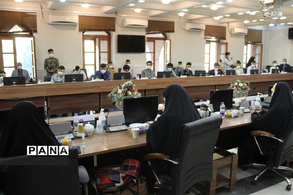 دیدار مسئولان و نمایندگان تشکل‌های دانش‌آموزی با استاندار اصفهان