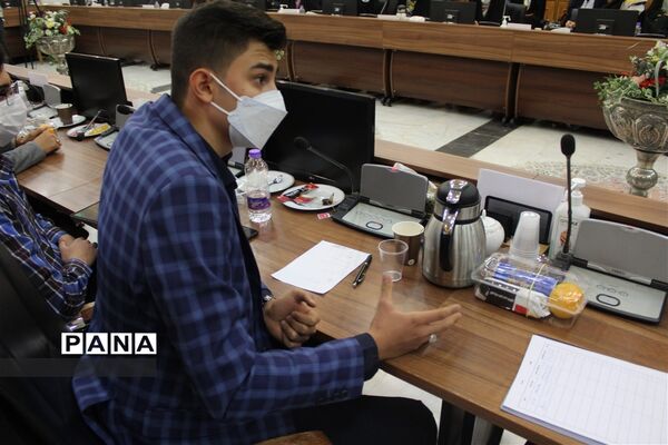 دیدار مسئولان و نمایندگان تشکل‌های دانش‌آموزی با استاندار اصفهان