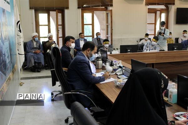 دیدار مسئولان و نمایندگان تشکل‌های دانش‌آموزی با استاندار اصفهان