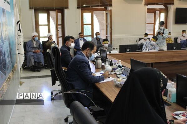 دیدار مسئولان و نمایندگان تشکل‌های دانش‌آموزی با استاندار اصفهان