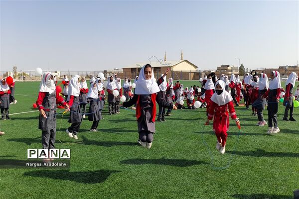 برگزاری جشن  روز دانش‌آموز به همت دبستان دخترانه معلم شهید حسن احمدی شهرستان زیرکوه