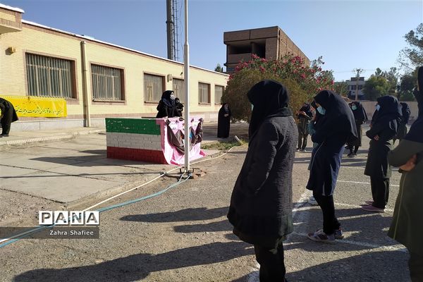 نواختن زنگ استکبار ستیزی در مدرسه نمونه دولتی فروغ علم شهرستان نهبندان