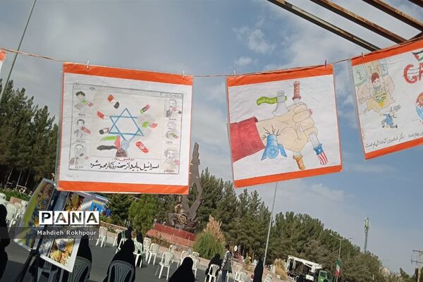 تریبون آزاد دختران انجمنی دبیرستان نرجسیه بیرجند در حاشیه راهپیمایی 13آبان