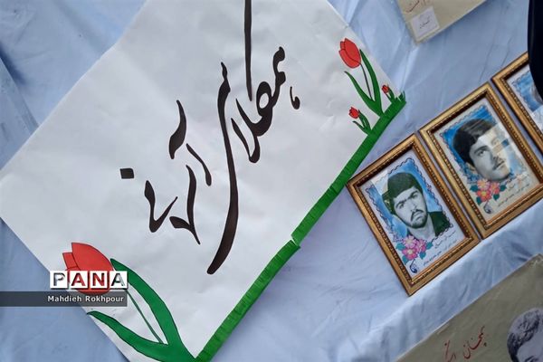 تریبون آزاد دختران انجمنی دبیرستان نرجسیه بیرجند در حاشیه راهپیمایی 13آبان