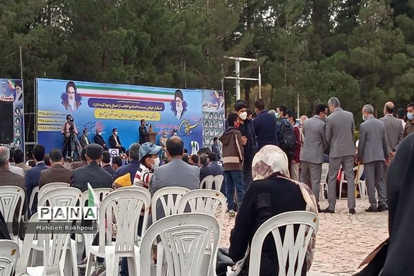 تریبون آزاد دختران انجمنی دبیرستان نرجسیه بیرجند در حاشیه راهپیمایی 13آبان