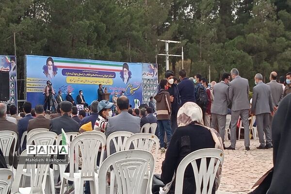 تریبون آزاد دختران انجمنی دبیرستان نرجسیه بیرجند در حاشیه راهپیمایی 13آبان