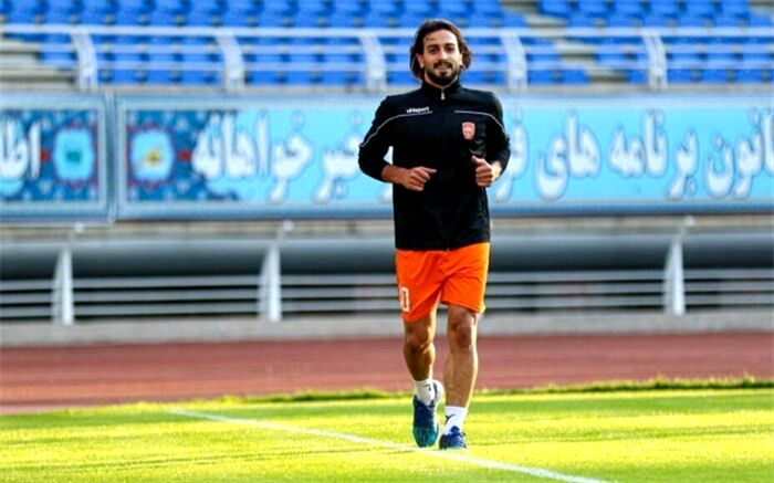 مهاجم سپاهان به هوادار پیوست