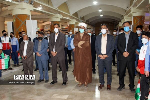 عطرافشانی قبور مطهر شهدا و تجدید میثاق با گلگون کفنان دفاع مقدس در بوشهر