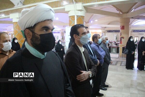 عطرافشانی قبور مطهر شهدا و تجدید میثاق با گلگون کفنان دفاع مقدس در بوشهر