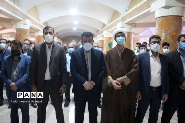 عطرافشانی قبور مطهر شهدا و تجدید میثاق با گلگون کفنان دفاع مقدس در بوشهر