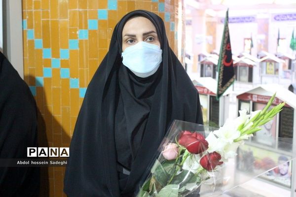 عطرافشانی قبور مطهر شهدا و تجدید میثاق با گلگون کفنان دفاع مقدس در بوشهر