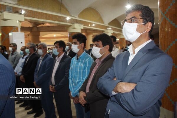 عطرافشانی قبور مطهر شهدا و تجدید میثاق با گلگون کفنان دفاع مقدس در بوشهر